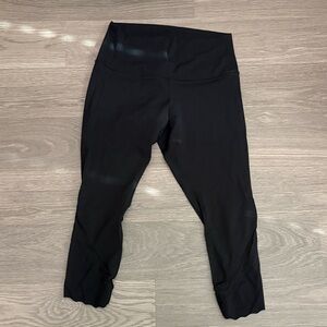 Lululemon Athletica Black wonder under high-rise crop scallop full on Lux Stream